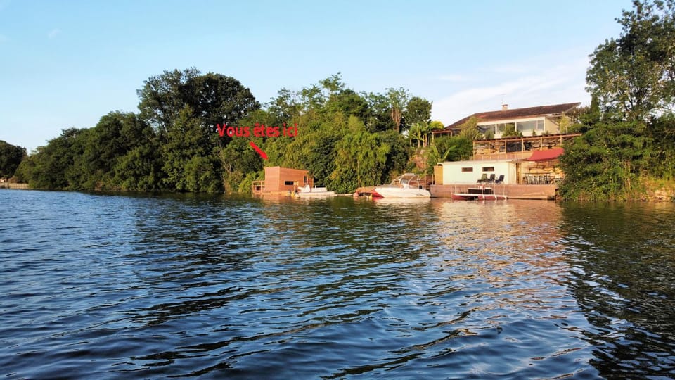 Cabane flottante sur le Tarn Campground/ 
RV Resort in Occitanie
