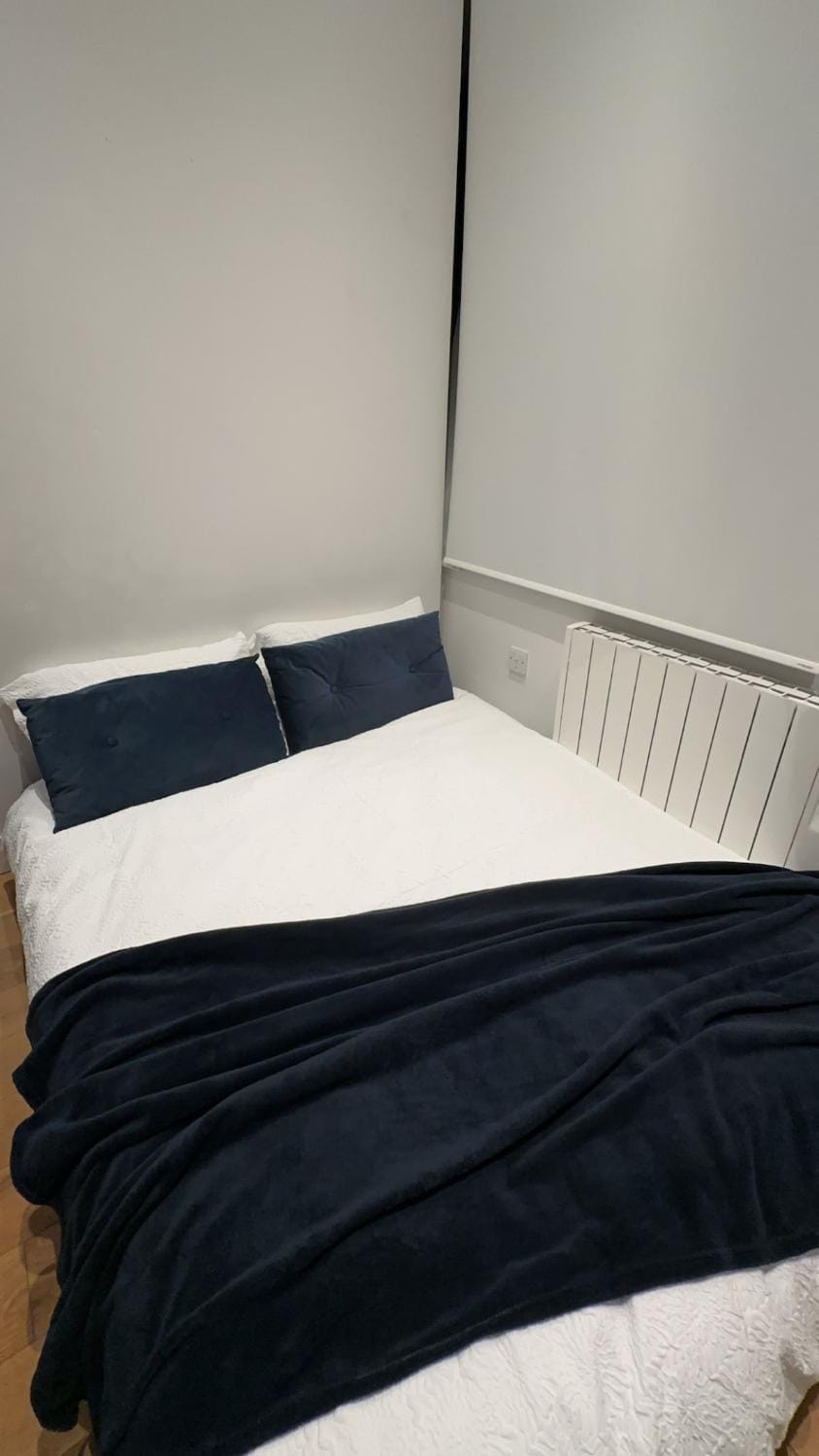 Airport Studio Apartment High St Feltham Apartment in London Borough of Hounslow