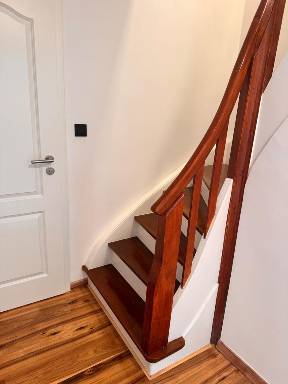 Independent House With Parking, Connecting Messe & City Centre Villa in Hanover