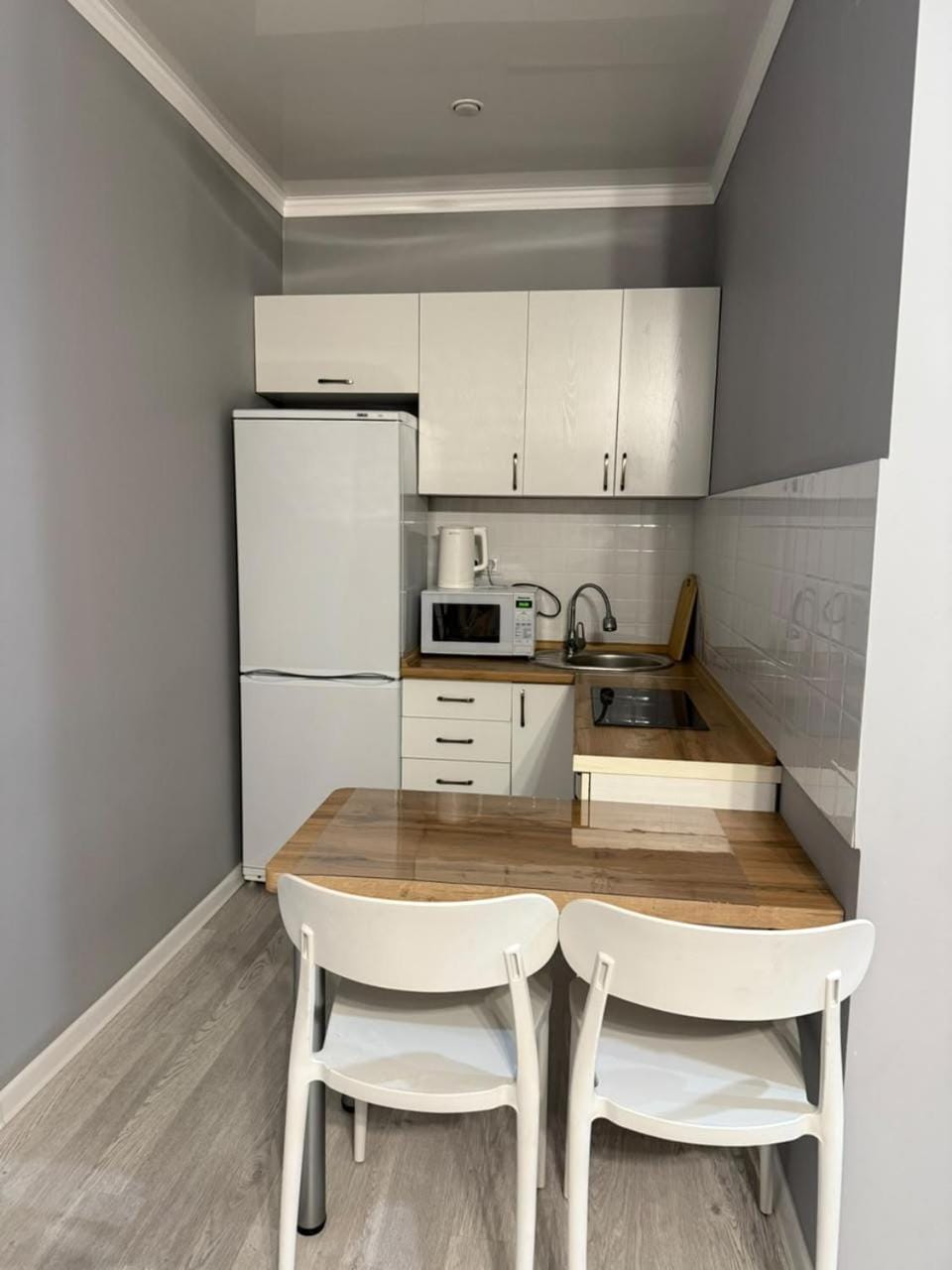 Kitchen or kitchenette, Dining area, stove