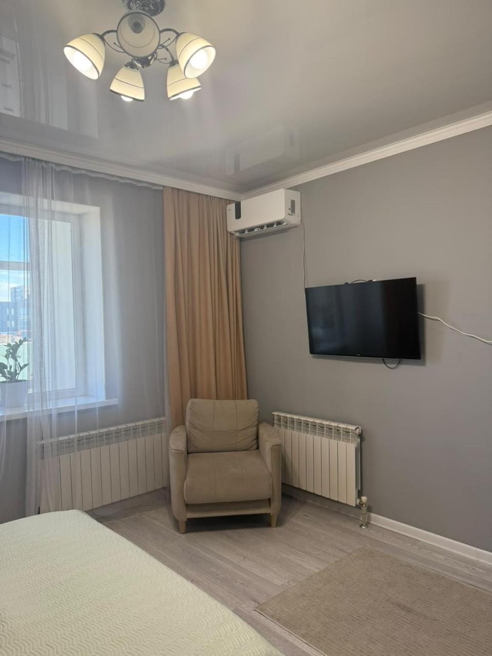 TV and multimedia, Living room, Seating area, internet, air conditioner