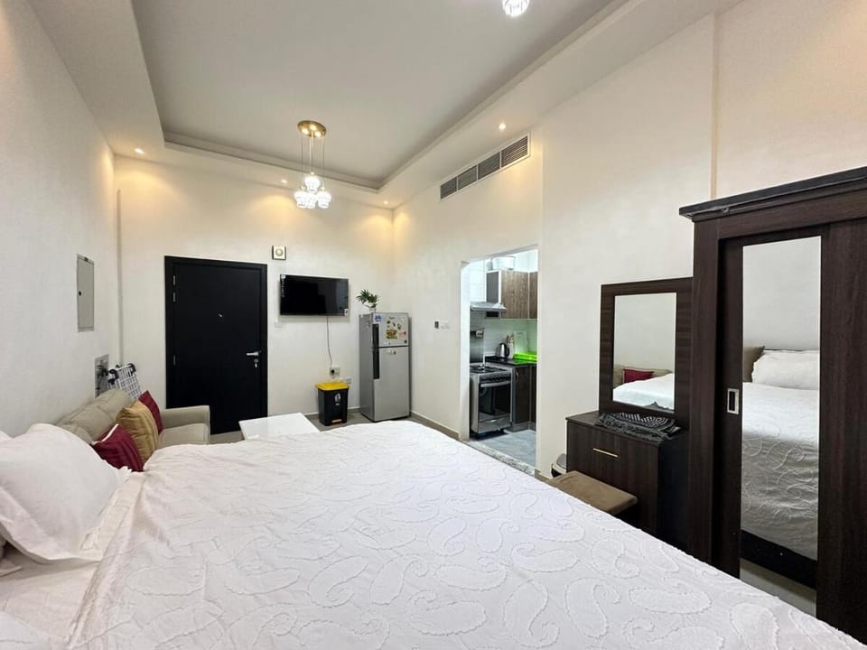 Communal lounge/ TV room, Bed, TV and multimedia, Photo of the whole room, Bedroom, wardrobe, air conditioner
