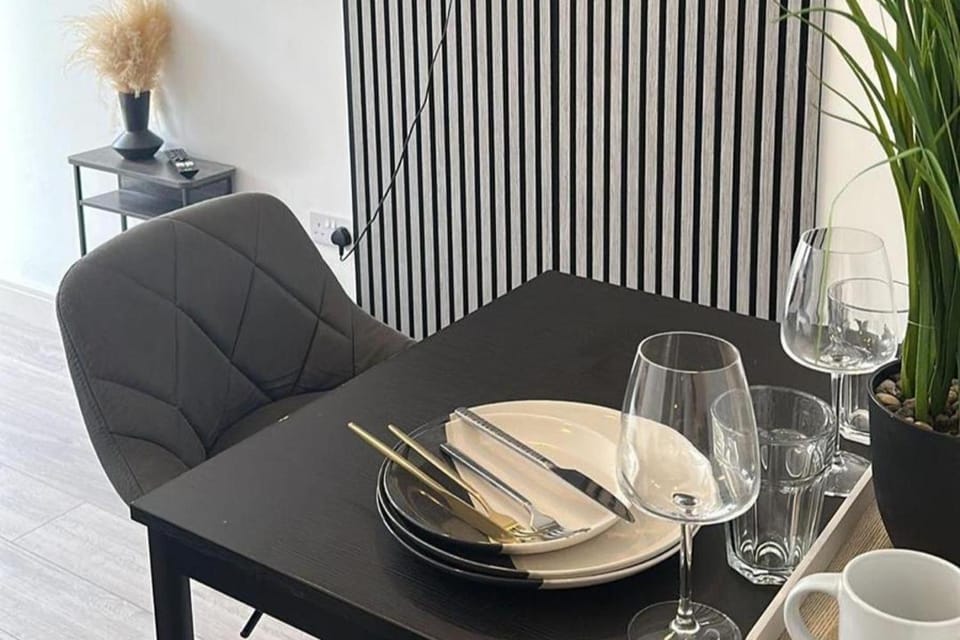 Studio Sleeps 2 with WiFi Apartment in Croydon