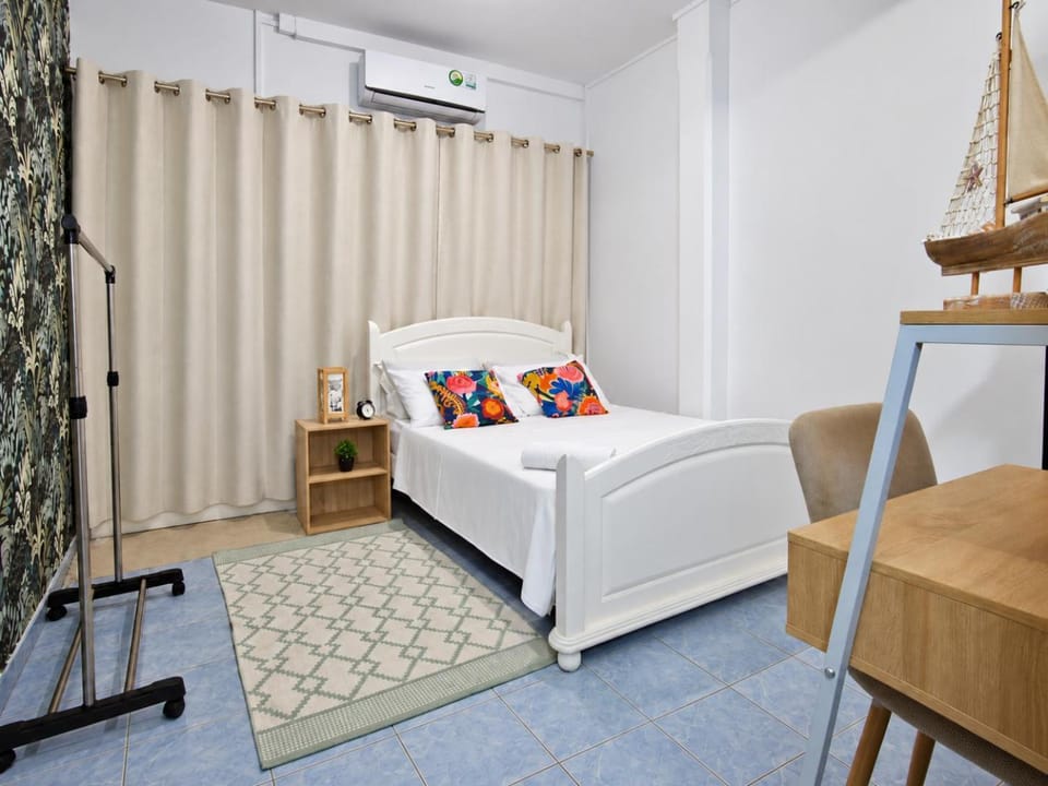 Bed, Bedroom, air conditioner
