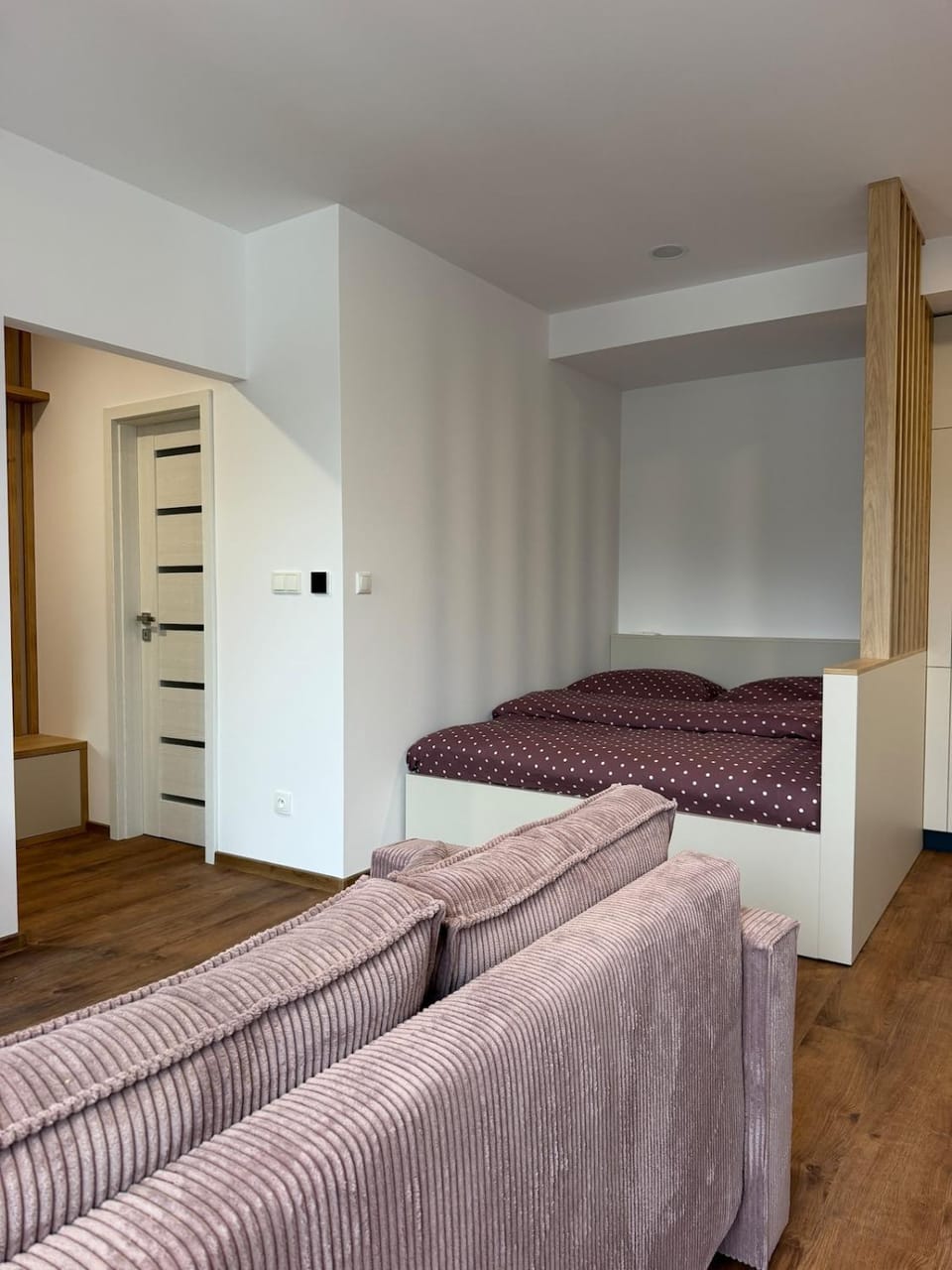 Photo of the whole room, Bedroom