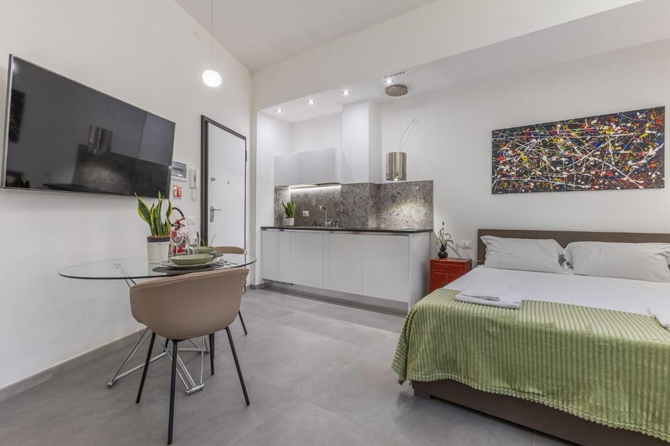 Bed, TV and multimedia, Kitchen or kitchenette, Photo of the whole room