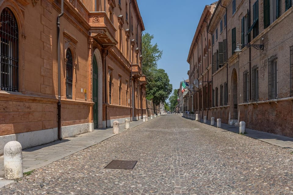 Neighbourhood, Location