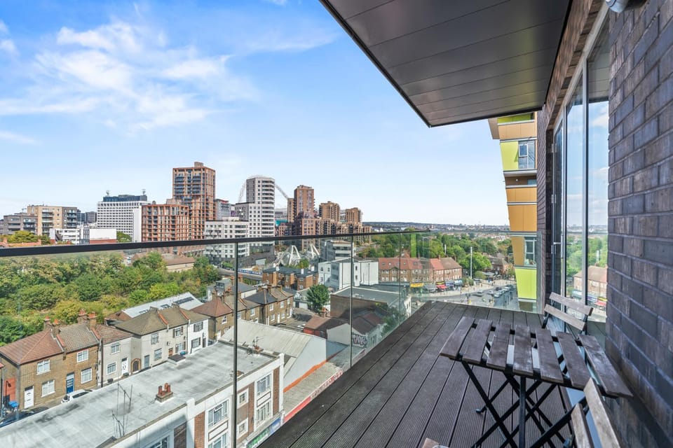 Property building, View (from property/room), Balcony/Terrace, City view