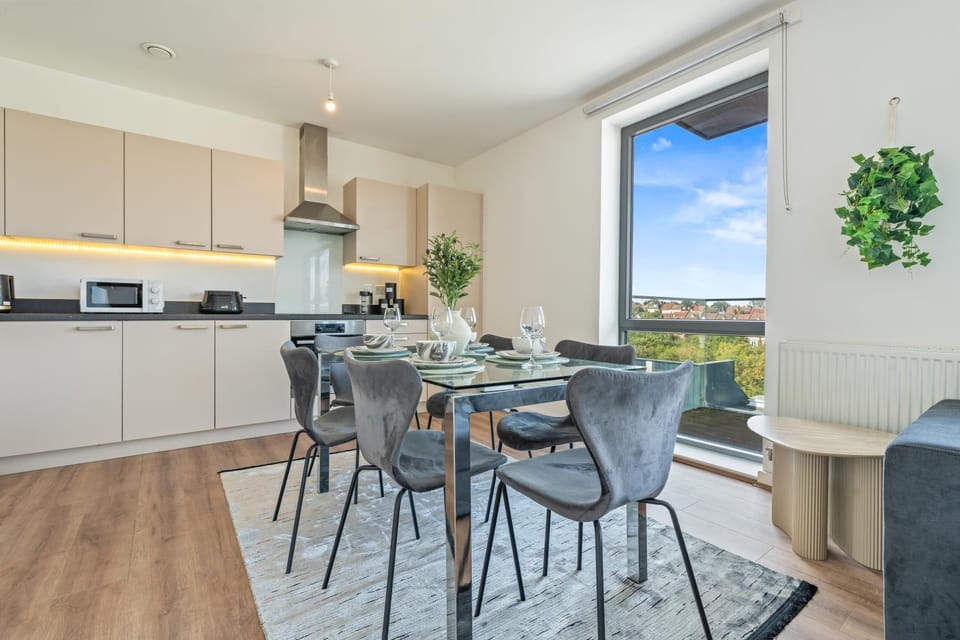 Kitchen or kitchenette, Seating area, Dining area