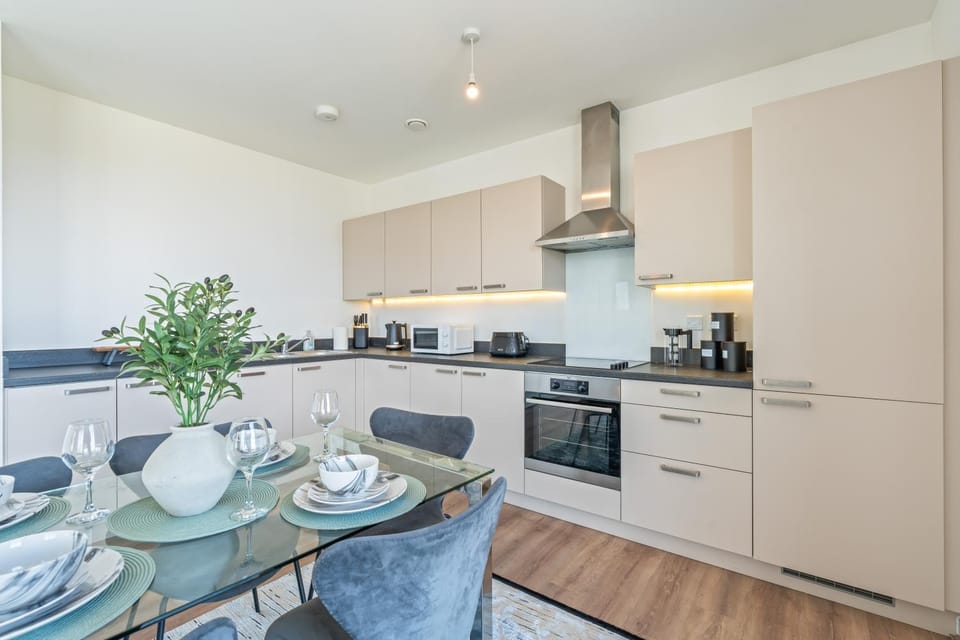 Coffee/tea facilities, Kitchen or kitchenette, Dining area, dishwasher, oven, stove, toaster