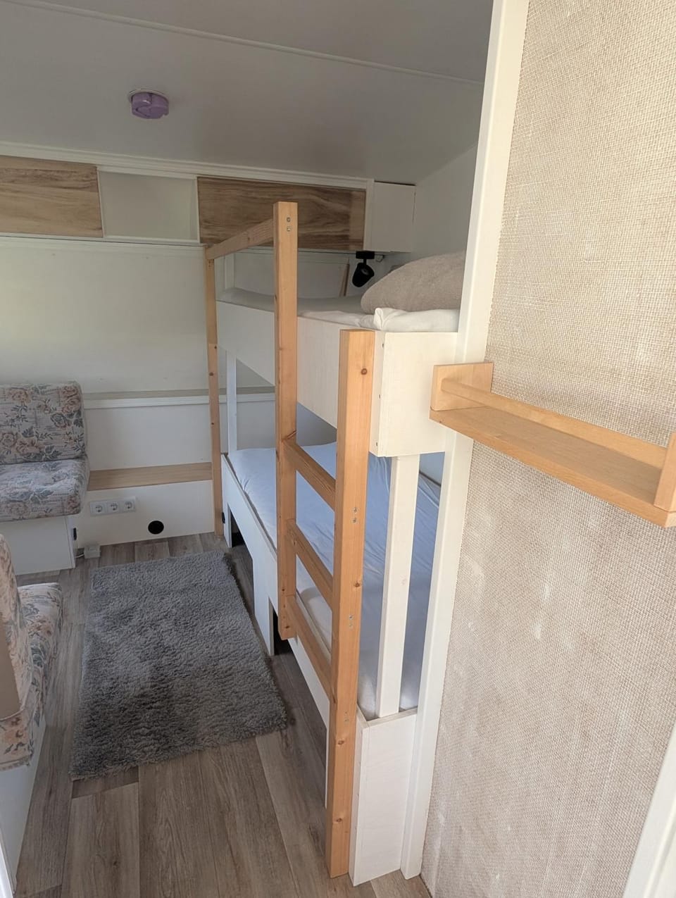 Bedroom, bunk bed