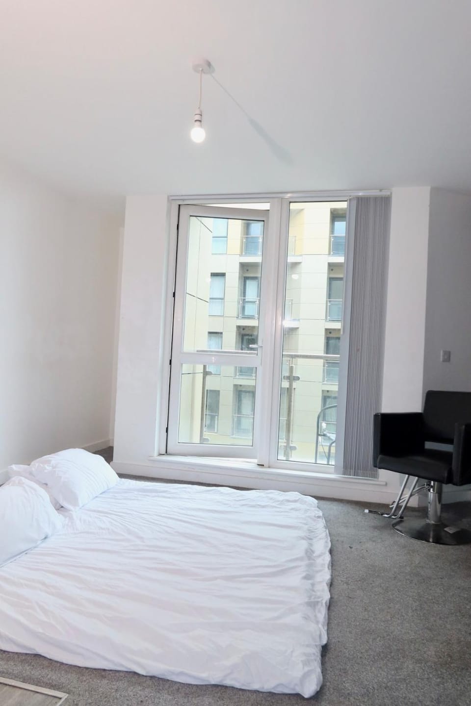 Lovely one bedroom apartment, balcony & sleep four Apartment in Salford