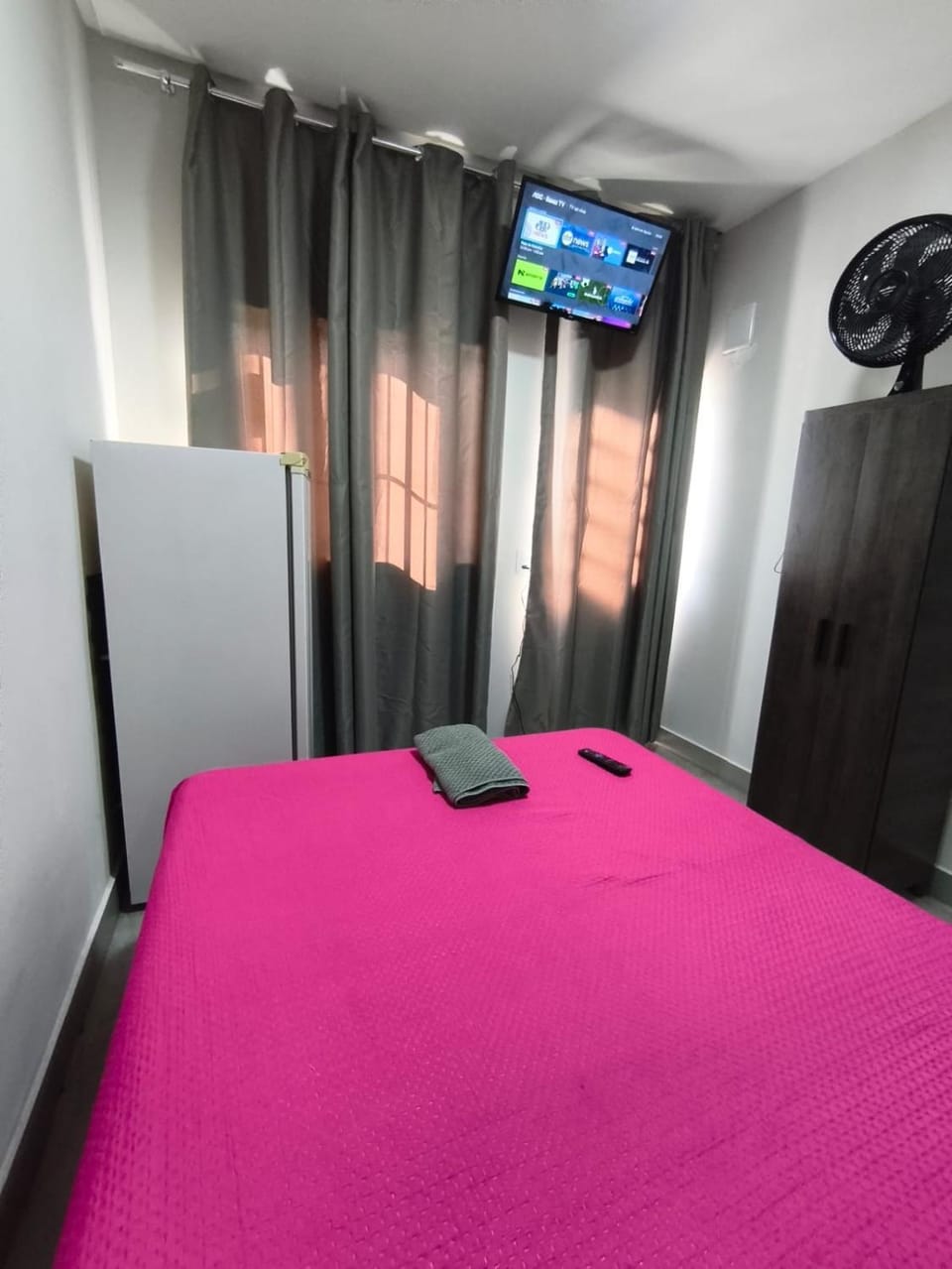 HOTEL ECONÔMICO LAR DOCE LAR REALIZANDO SONNo!! Capsule hotel in State of São Paulo