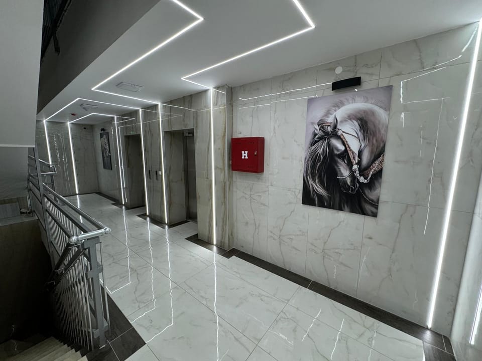 Facade/entrance, elevator