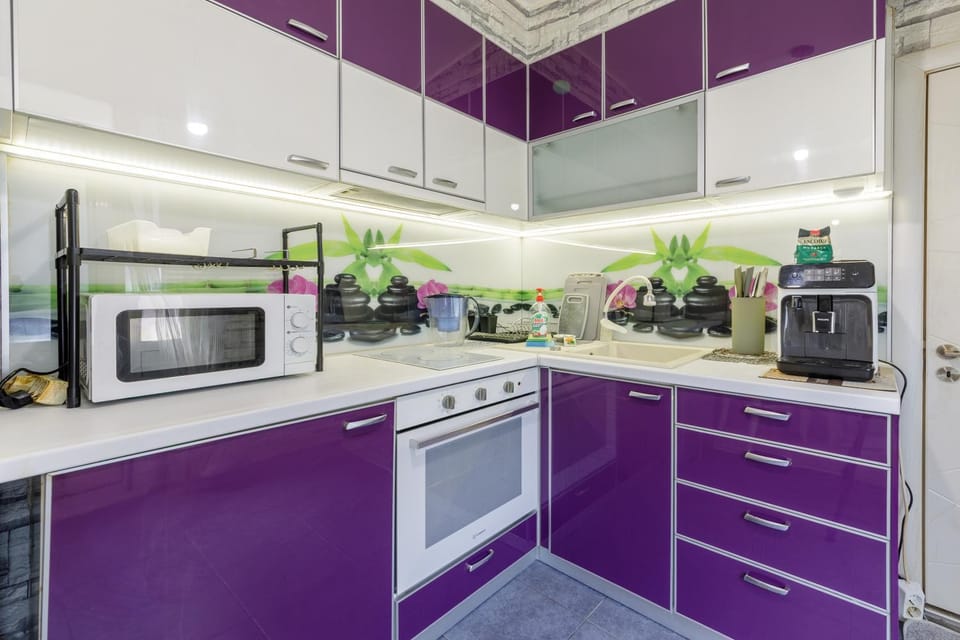 Kitchen or kitchenette, oven, stove