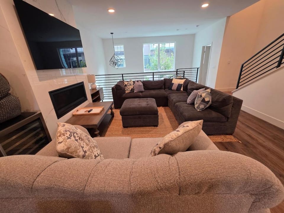 Room-3 in Carlsbad Townhome 4-min Walking to the Beach & Downtown Vacation rental in Carlsbad