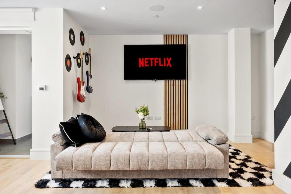 Communal lounge/ TV room, Photo of the whole room