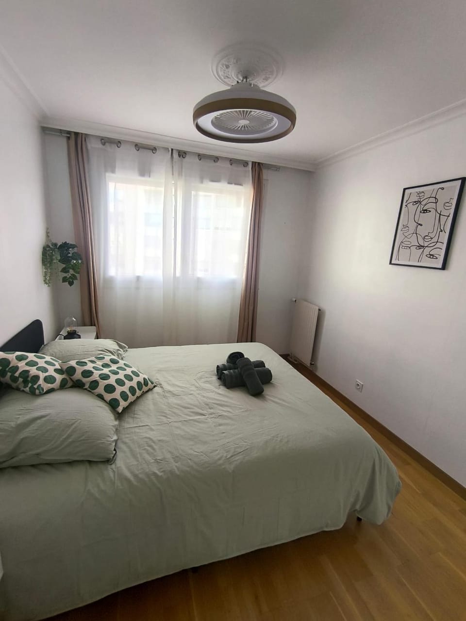 Bed, Photo of the whole room, Bedroom