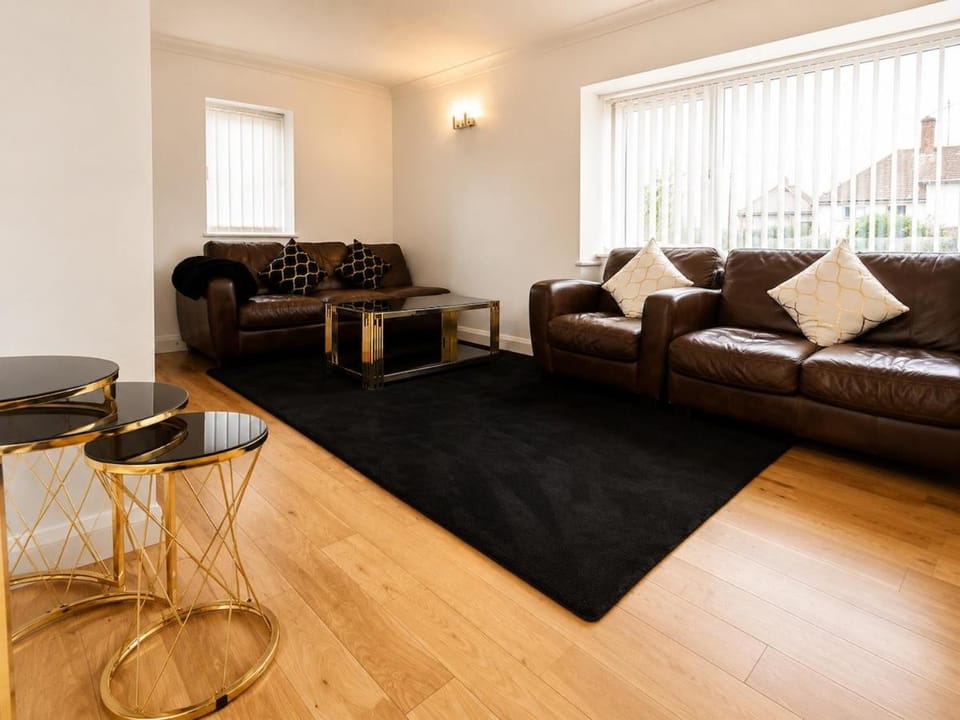 The Royal Retreat Luxury 2BR Free Parking House in The Royal Town of Sutton Coldfield