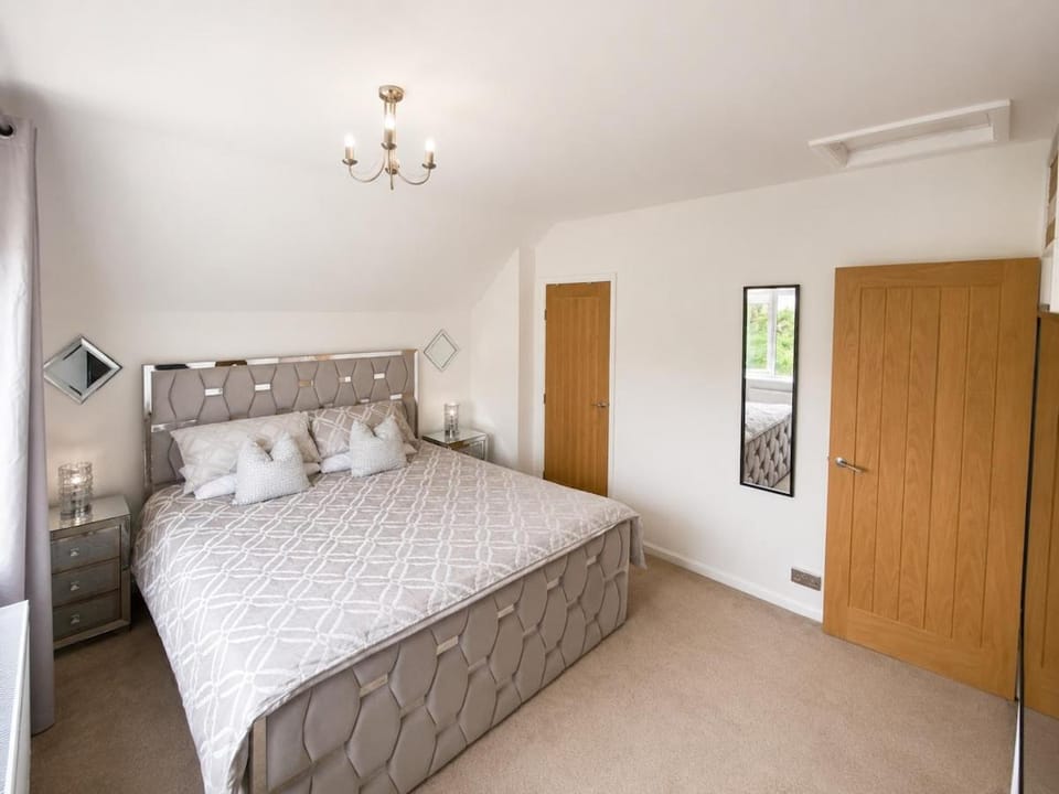 The Royal Retreat Luxury 2BR Free Parking House in The Royal Town of Sutton Coldfield