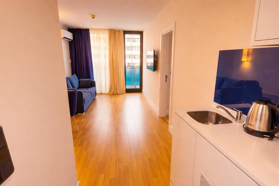 Coffee/tea facilities, Kitchen or kitchenette, minibar