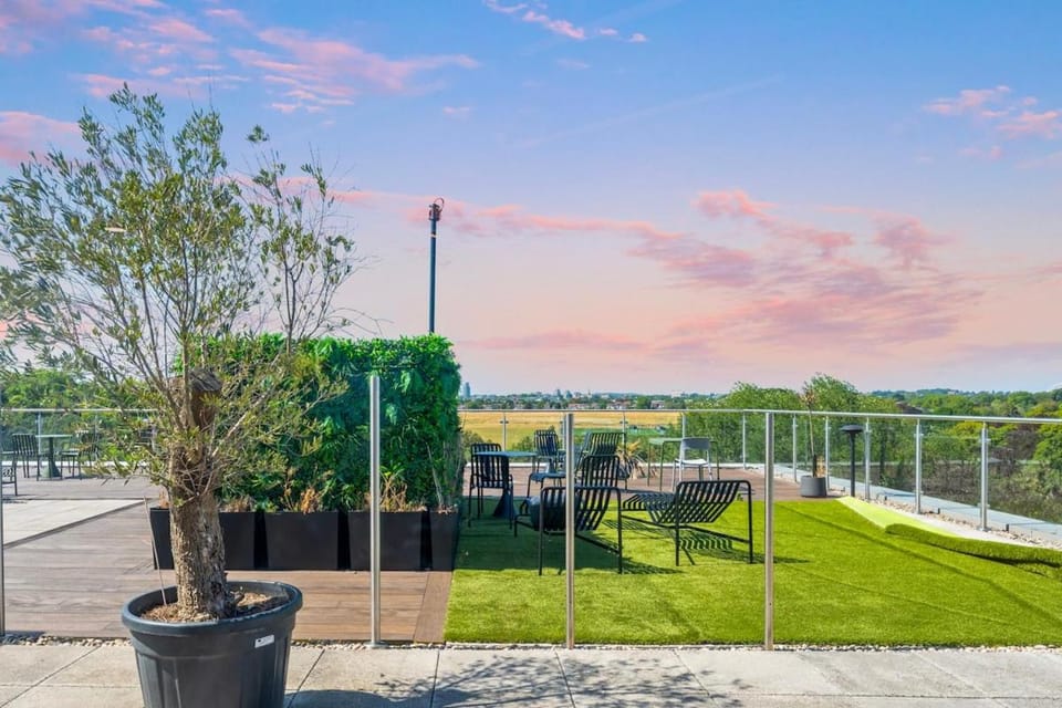 Modern Apartment in Brentford with AC Apartment in Brentford