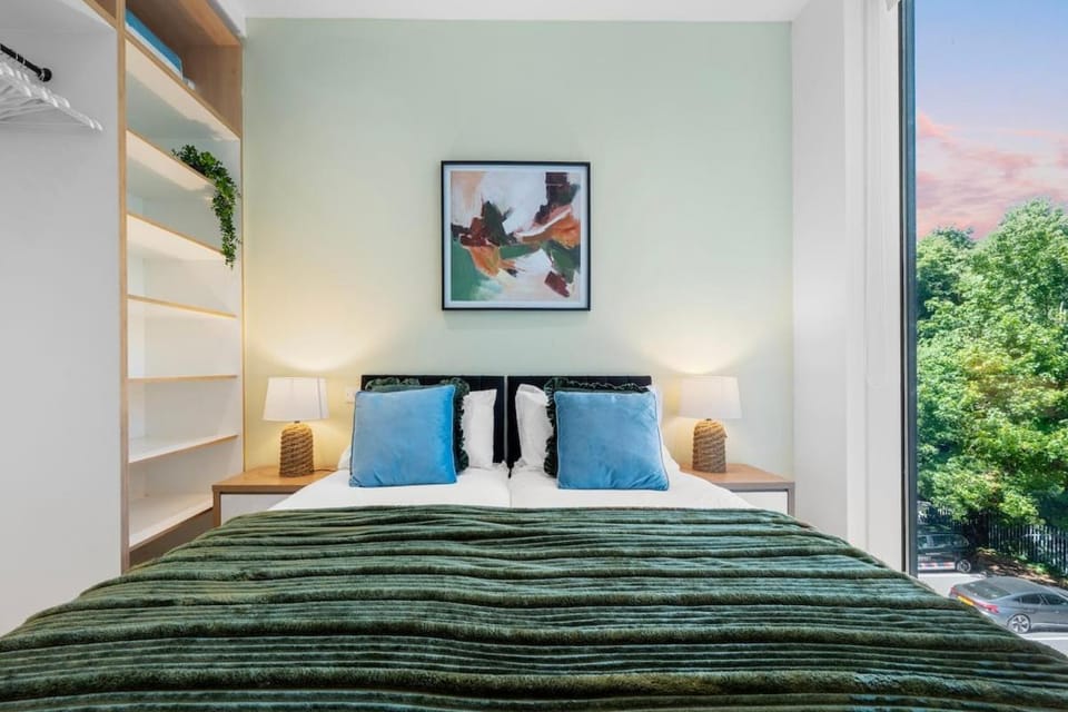 Modern Apartment in Brentford with AC Apartment in Brentford