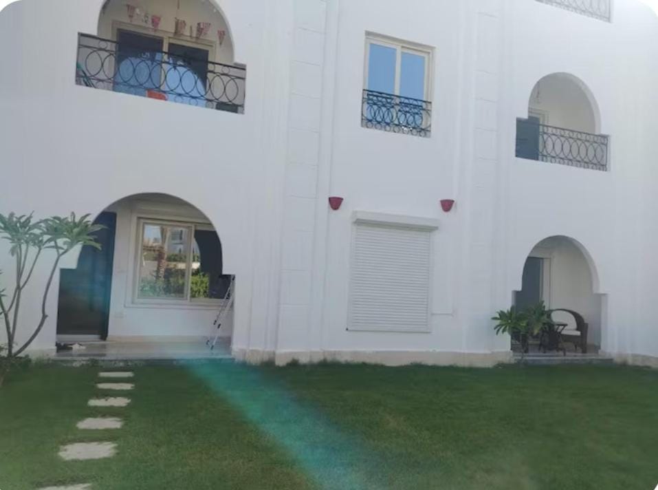 شقة فندقية فاخرة في قلب نعمة باي بكومباوند Down town لقضاء أجازة لا تنسى Apartment in Sharm El-Sheikh