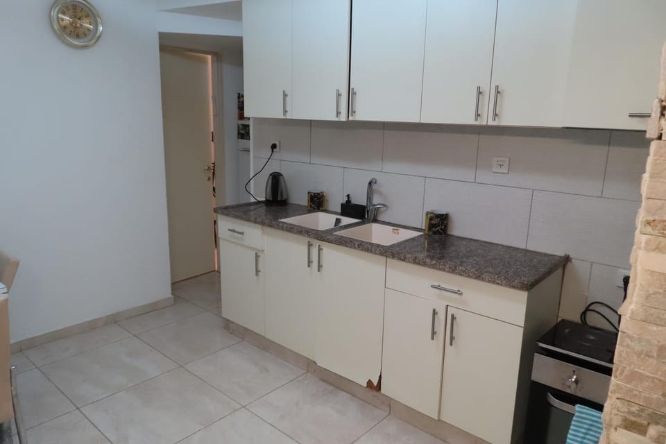 יחידת אירוח בחפציבה Apartment in Jerusalem District