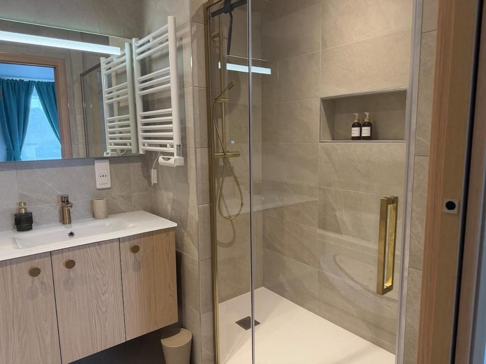 Suite romantique avec balnéothérapie Apartment in Nouvelle-Aquitaine