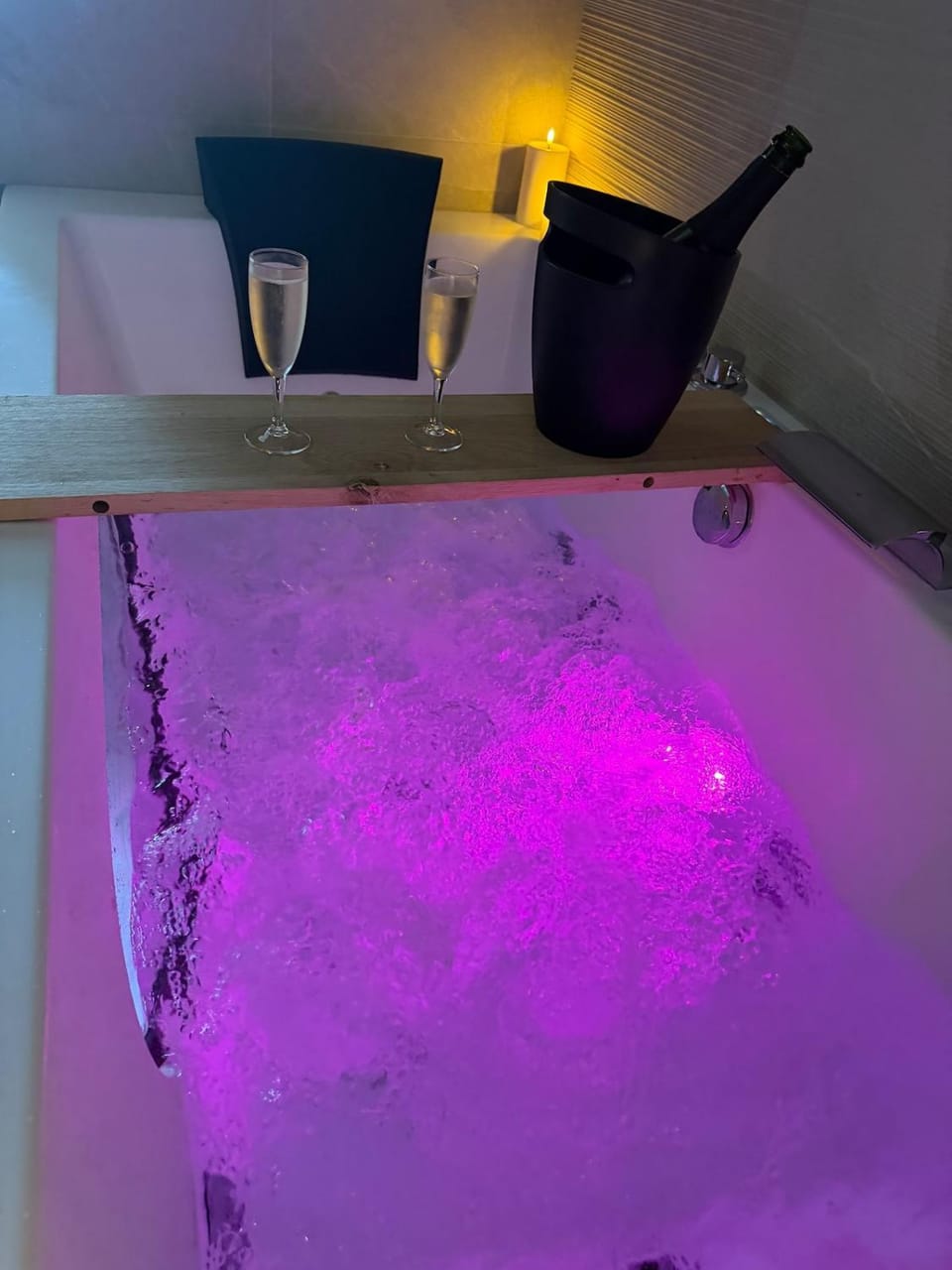 Suite romantique avec balnéothérapie Apartment in Nouvelle-Aquitaine