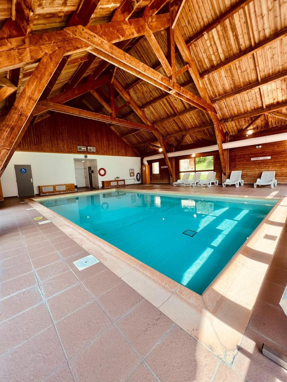 CHALET FLOCON DU SOLEIL la joue du loup Chalet in Provence-Alpes-Côte d'Azur