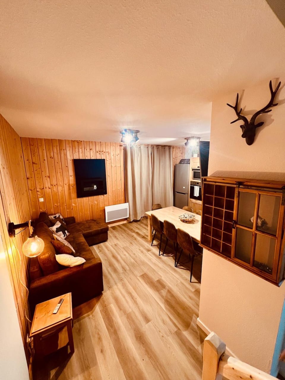 CHALET FLOCON DU SOLEIL la joue du loup Chalet in Provence-Alpes-Côte d'Azur