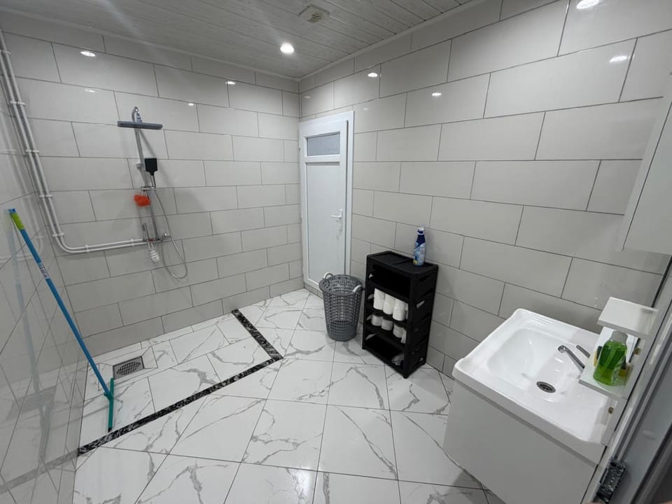 Maison à louer remchi centre ville House in Algeria