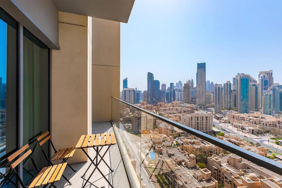 Burj Khalifa View - Downtown 2BR - Walk Dubai Mall Apartment in Dubai