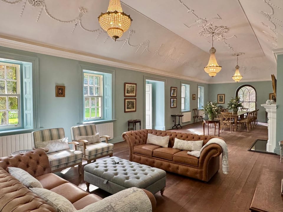 Living room, Seating area