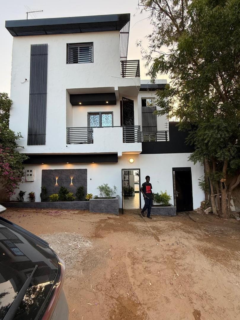 Somptueux Villa avec Piscine à louer Villa in Saly
