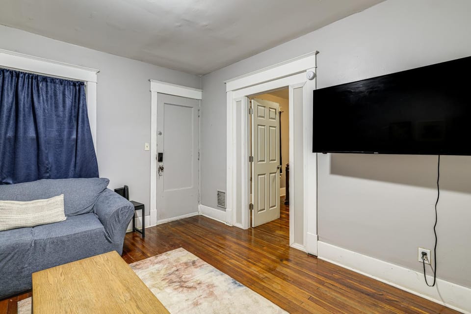 2 Mi to State Park! Cozy Apt Near Niagara Falls House in Niagara Falls