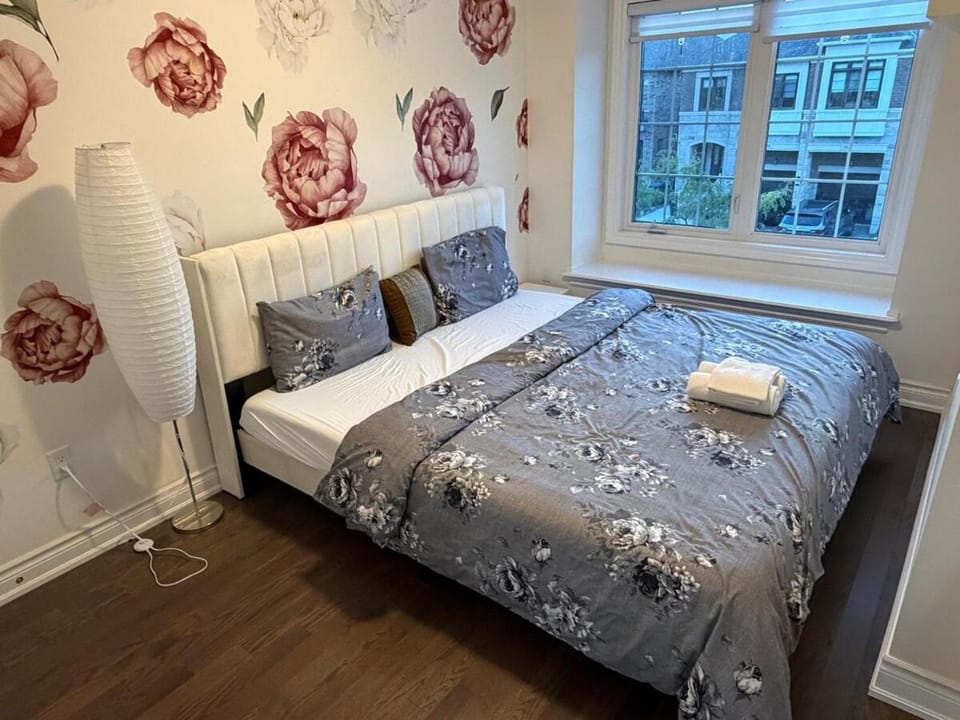 Spacious 4BR Brampton Retreat Modern and Central Villa in Halton Hills