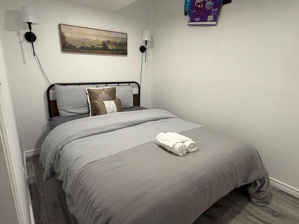 Cozy Basement Suite in Brampton Modern and Central House in Halton Hills