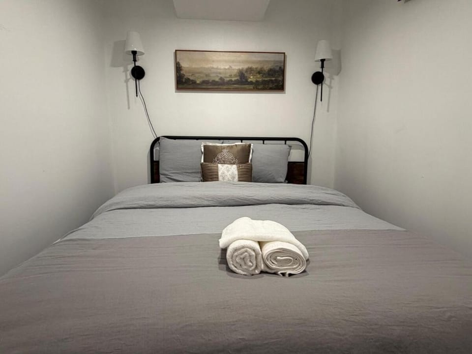 Cozy Basement Suite in Brampton Modern and Central House in Halton Hills