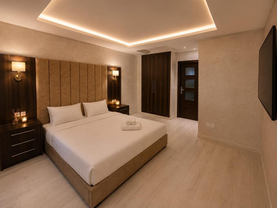 Bed, Photo of the whole room, towels, wardrobe