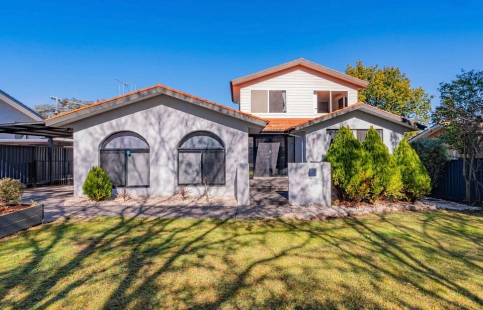 Property building, Spring, Day, Garden, Garden view