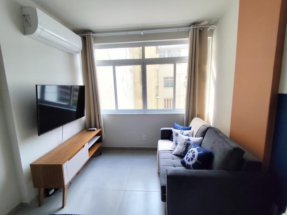 TV and multimedia, Living room, Seating area, Evening entertainment, air conditioner