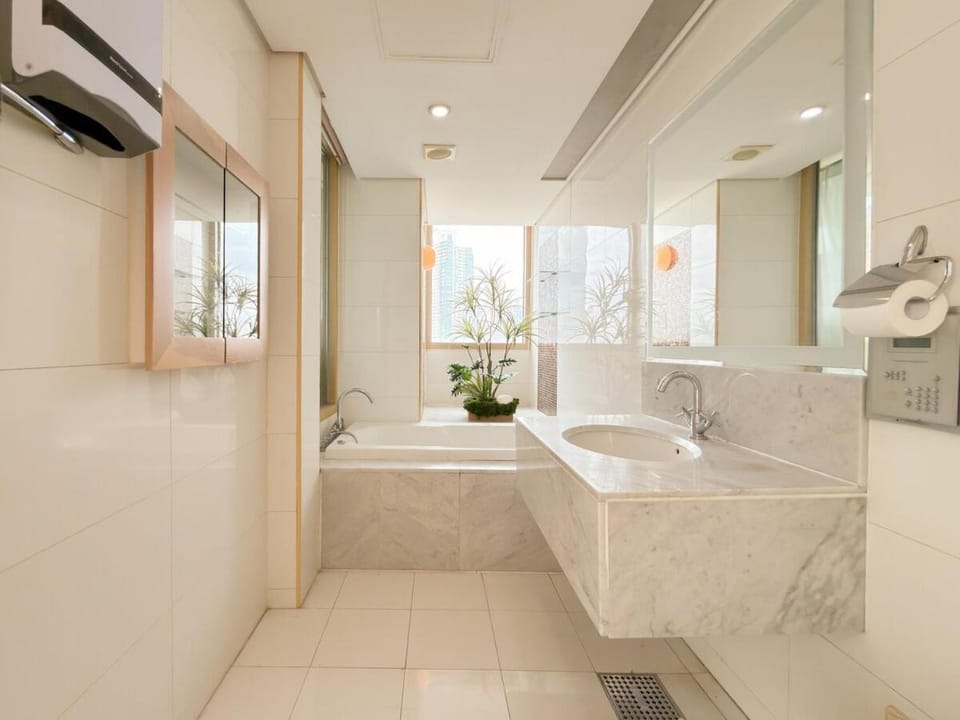 COEX Luxury 3BR in Gangnam Bongeunsa Station 1 sec Apartment in Seoul
