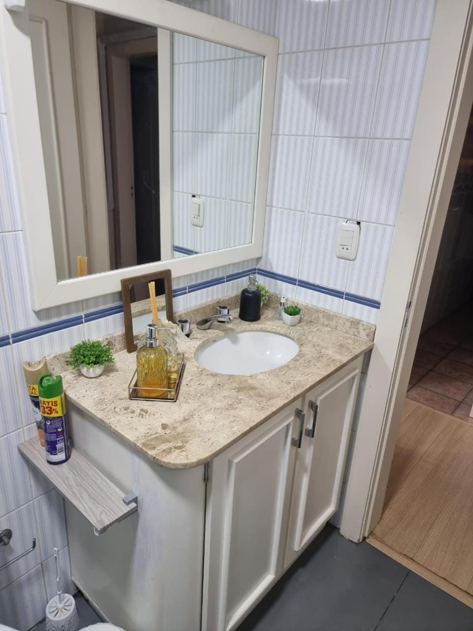 Bed, TV and multimedia, Bedroom, towels, air conditioner