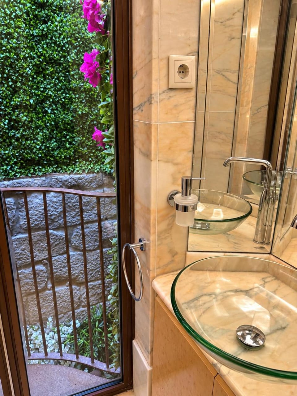 Bathroom, Balcony/Terrace