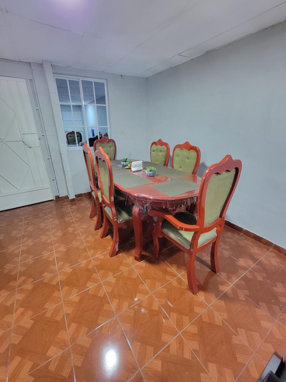 Seating area, Dining area