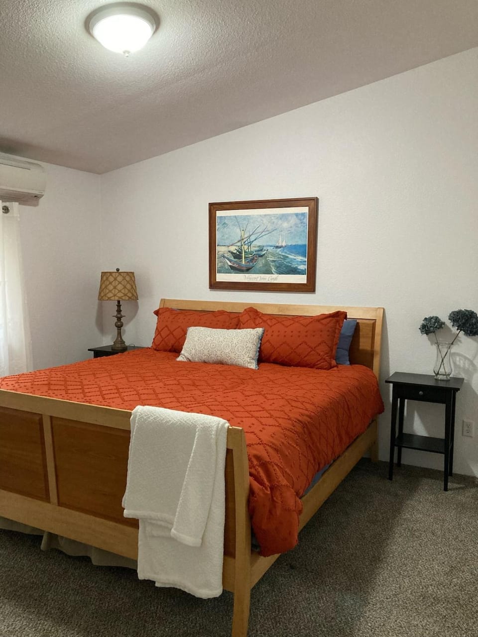 Bed, Photo of the whole room, Bedroom, air conditioner