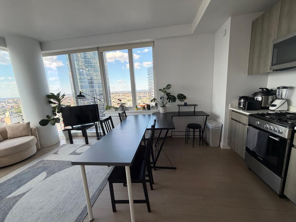 HIGH FLOOR LUXURY CORNER 2BR2BA APT STUNNING PANORAMIC CITY VIEWs 1 STOP TO MIDTOWN MANHATTAN Apartment in Sunnyside